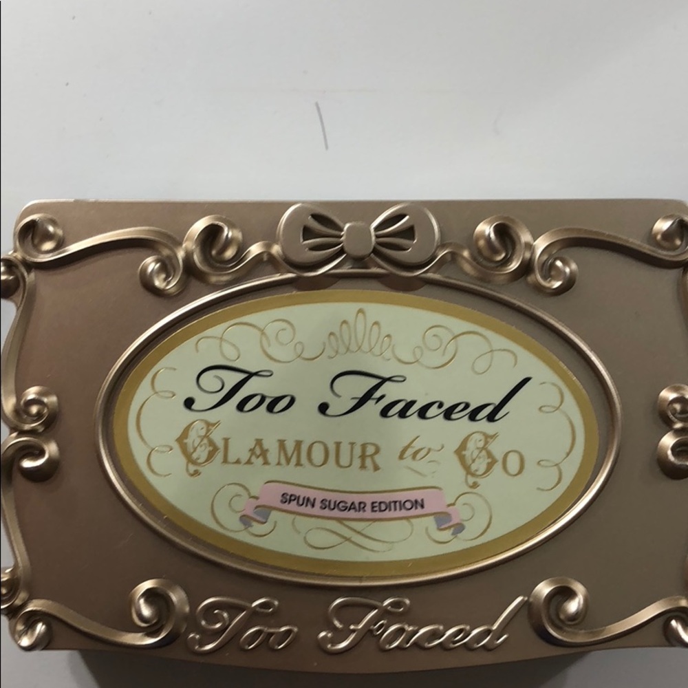 Too Faced on the go palette
